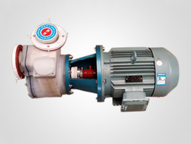 FSB型氟塑料增强合金泵盖结构如何保证密封面不受介质腐蚀？