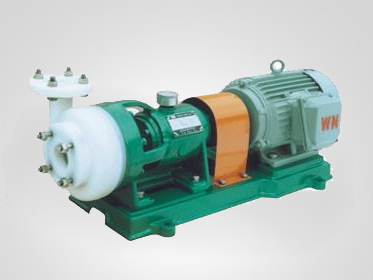 如何防止FSB型氟塑料增强合金泵温度骤变导致氟塑料层开裂？